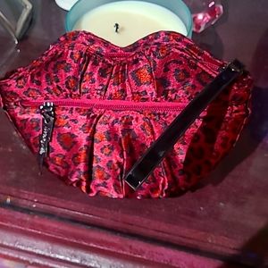 Betsy small lip pouch